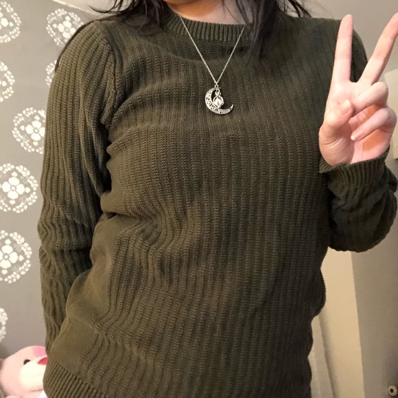 Dark Green Knitted Sweater $25 - Picture 1 of 2